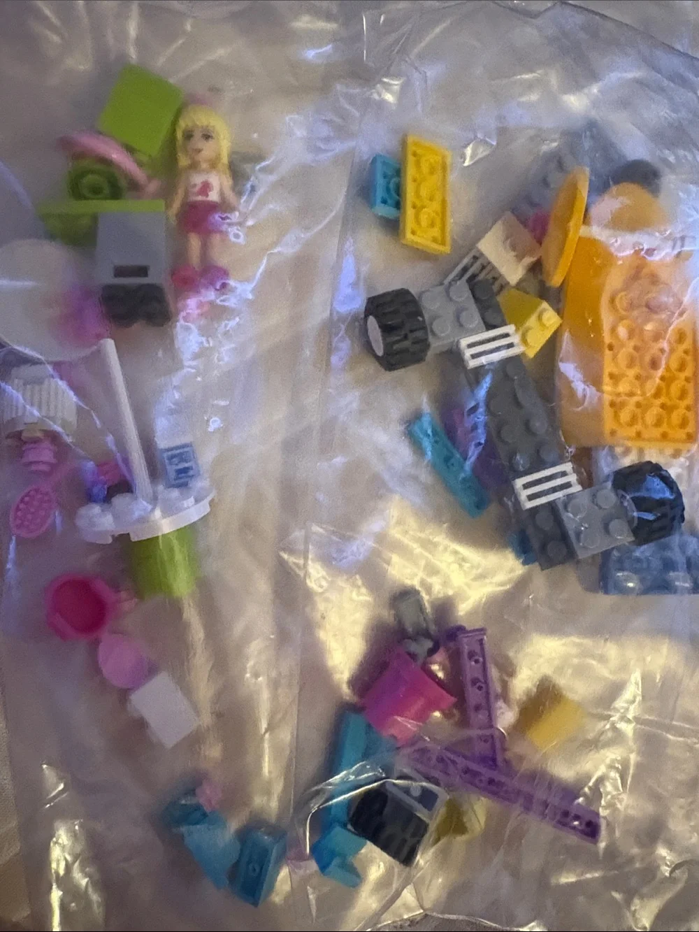 Lego Friends Lot accessories, mini figures, building blocks - Picture 2 of 2